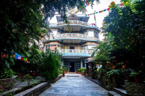 Hotel Silver Oaks Inn